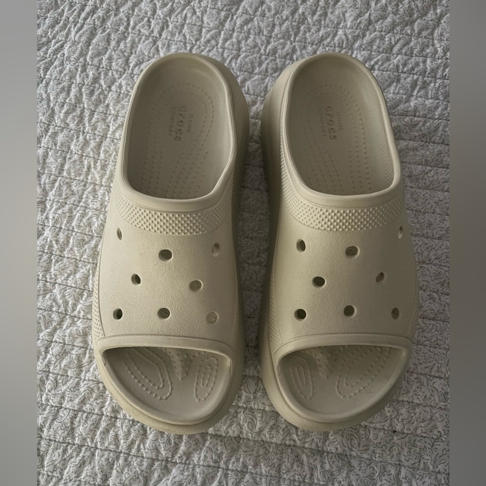 CROCS WOMENS CRUSH COMFORT PLATFORM SLIDE Beige  SIZE 10